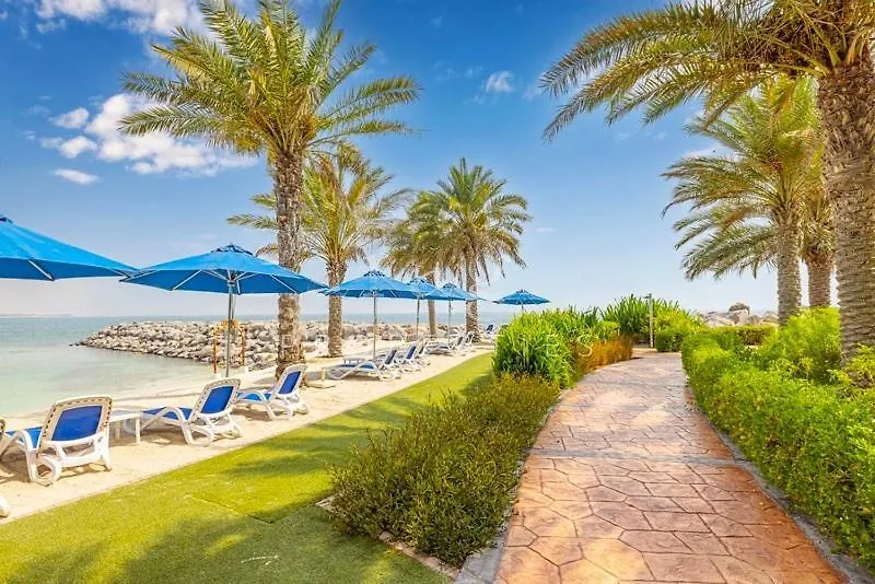 Luxurious Beachfront Studio With 360 Degree Rooftop Pool & Tennis Court location