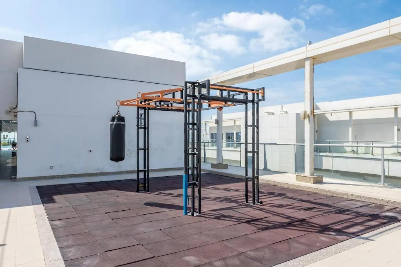Luxurious Beachfront Studio With 360 Degree Rooftop Pool & Tennis Court Ras al-Khaimah Apartment